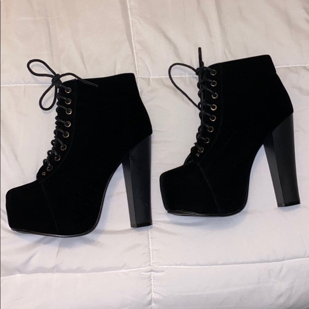 Black heel boots